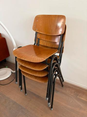 Schoolstoelen 8 stuks (Elbe?) gebruikte staat beschikbaar voor biedingen