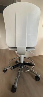 Ergonomische bureaustoel met wieltjes, Huis en Inrichting, Gebruikt, Ophalen of Verzenden, Grijs, Bureaustoel