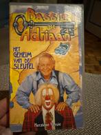 Bassie en Adriaan - Het Geheim van de Sleutel (VHS), Alle leeftijden, Ophalen of Verzenden, Zo goed als nieuw, Nederlandstalig