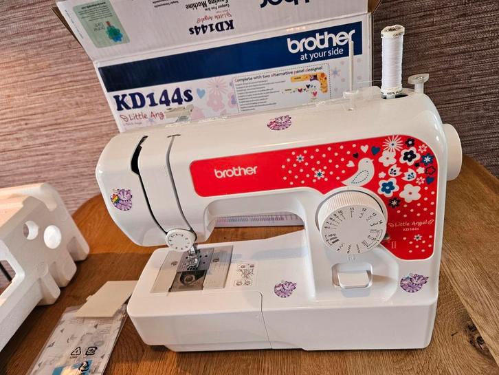 Brother KD144s Naaimachine - Zo Goed Als Nieuw!, Hobby en Vrije tijd, Naaimachines en Toebehoren, Zo goed als nieuw, Naaimachine