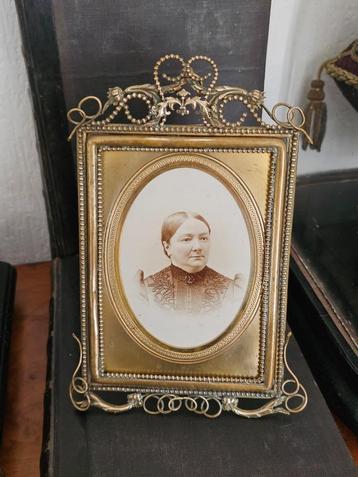 Zeer aparte antieke FOTOLIJST/ fotolijstje ovaal passepartou beschikbaar voor biedingen