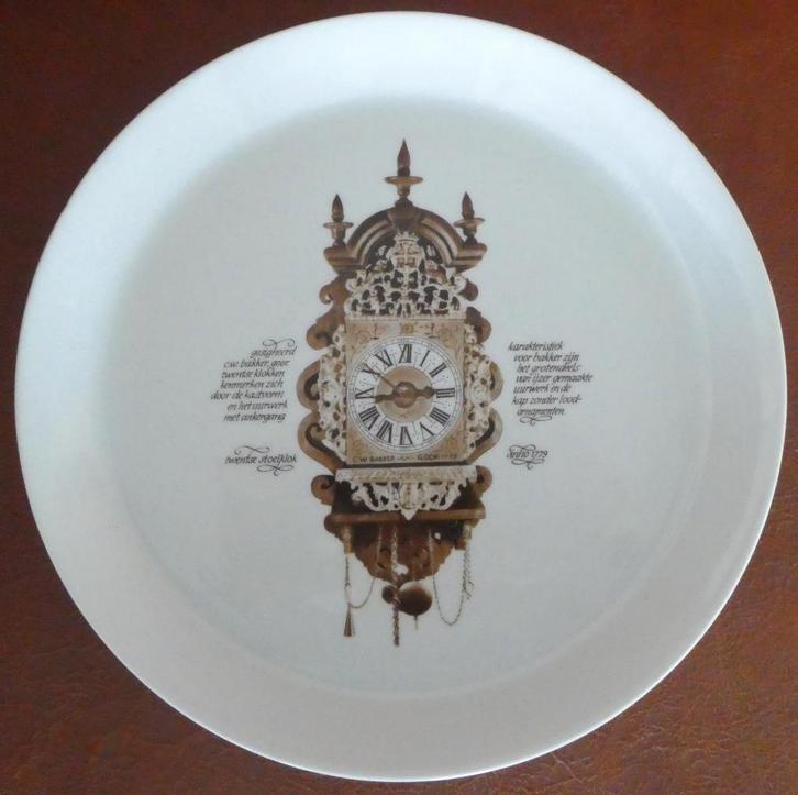 Klokkenservies 2 Gebaksborden Twentse stoelklok, Antiek en Kunst, Antiek | Wandborden en Tegels, Ophalen of Verzenden