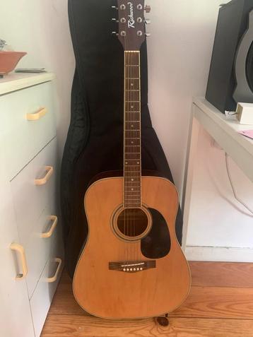 Richwood Akoestische Gitaar met Tas beschikbaar voor biedingen