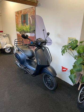 Vespa Sprint 50 // 2017 // Mat Blauw // Brom 45KM beschikbaar voor biedingen