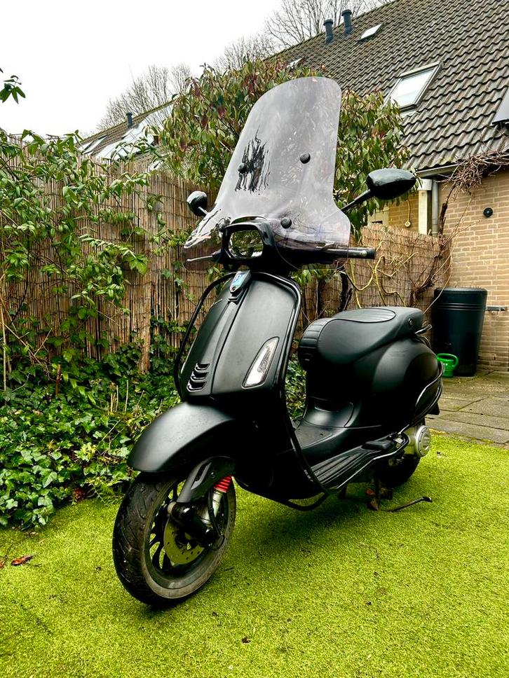 Vespa Sprint 2021 | 14.879 km | Mat Zwart |, Fietsen en Brommers, Scooters | Vespa, Gebruikt, Vespa S, Benzine, Ophalen