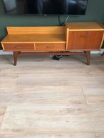 Vintage lowboard kast jaren 60 met elegante pootjes, Huis en Inrichting, Kasten | Televisiemeubels, Ophalen of Verzenden, Zo goed als nieuw