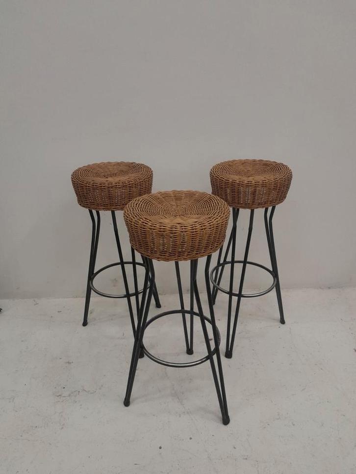 Set van 3 Riet Krukken vintage jaren 60, Huis en Inrichting, Barkrukken, Gebruikt, 60 tot 90 cm, Metaal, Riet, 3 krukken, Met voetsteun