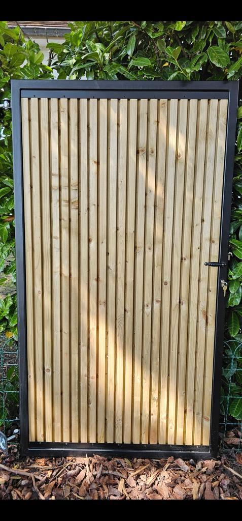 Moderne tuinpoort NIEUW, zwart staal met hout tuindeur poort, Tuin en Terras, Tuinpoorten, Nieuw, Draaipoort, Hout, 150 tot 200 cm