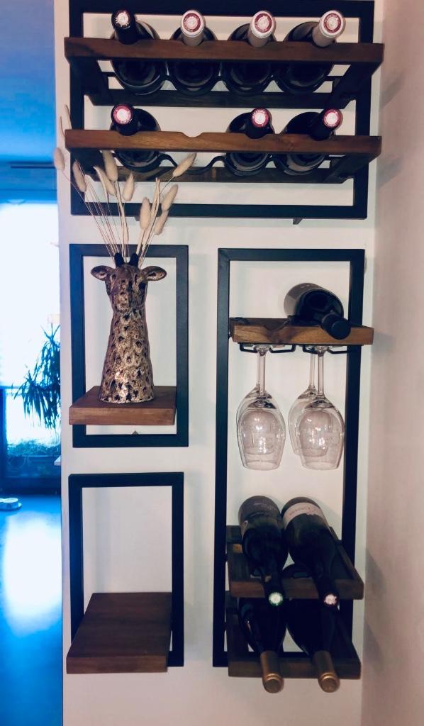 D-Bodhi Shelfmate wandrek en wijnrekken teak zwart 4 delig, Huis en Inrichting, Woonaccessoires | Wijnrekken, Zo goed als nieuw