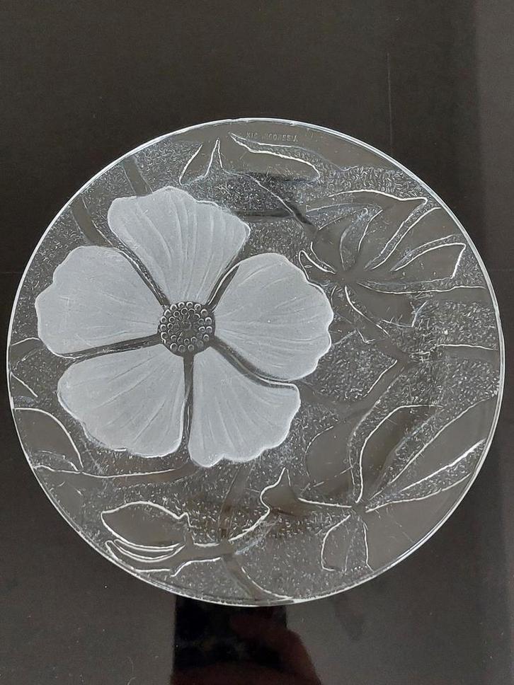 KIG Indonesia hibiscus bloem bord 18 cm, Huis en Inrichting, Keuken | Servies, Gebruikt, Bord(en), Overige stijlen, Glas, Ophalen of Verzenden
