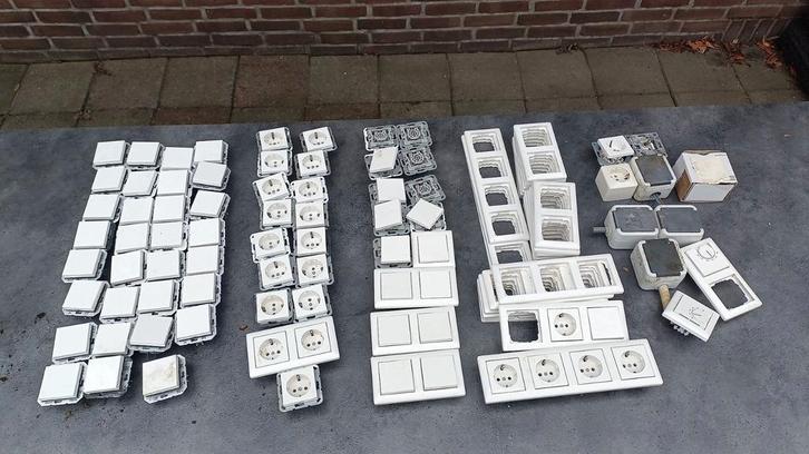 Schakelmateriaal en stopcontacten GiRa, Doe-het-zelf en Verbouw, Elektra en Kabels, Zo goed als nieuw, Stopcontact, Ophalen
