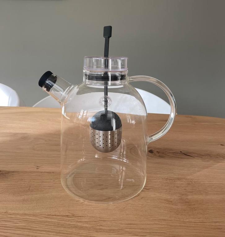 Stijlvolle design glazen theekan / theepot Menu (Copenhagen), Huis en Inrichting, Keuken | Keukenbenodigdheden, Zo goed als nieuw