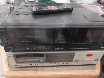2x video 8 recorders/speler  beschikbaar voor biedingen