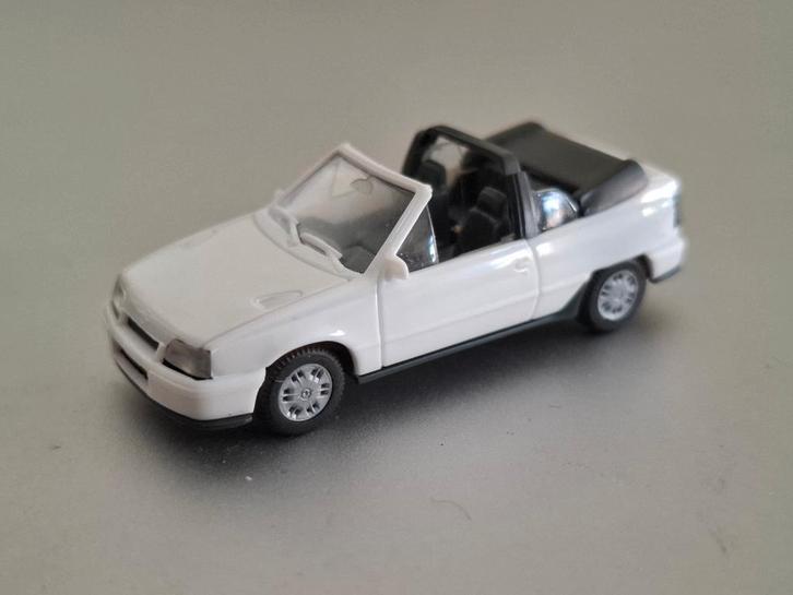 1:87 Opel Kadett E cabrio wit Herpa NU € 3,5, Hobby en Vrije tijd, Modelauto's | 1:87, Zo goed als nieuw, Auto, Herpa, Verzenden