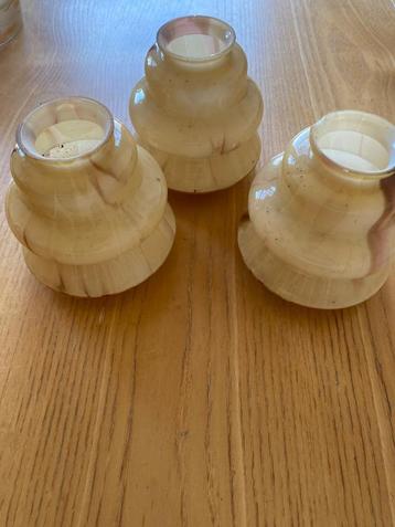 3 retro glazen lampenkapjes  beschikbaar voor biedingen