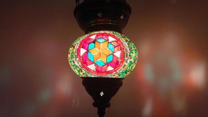 Oosterse Turkse Marokkaanse lamp hanglamp mozaiek nieuw, Huis en Inrichting, Lampen | Hanglampen, Nieuw, 50 tot 75 cm, Glas, Metaal