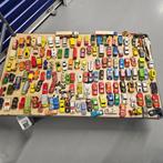 circa 150 modelauto's. Deze auto's zijn 35 tot 50 jaar oud, Antiek en Kunst, Antiek | Speelgoed, Ophalen of Verzenden