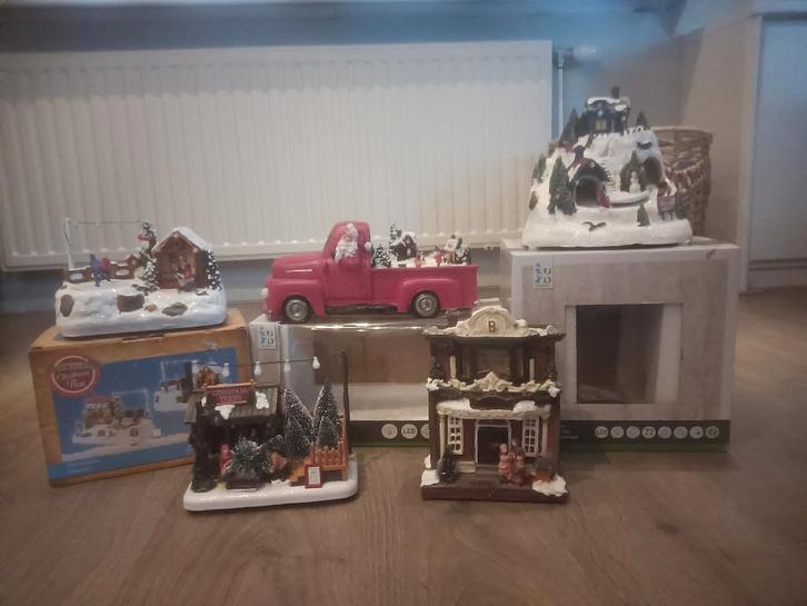 5 Kersthuisjes kerstdorp kerstdecoratie alles in koop €50,-, Diversen, Kerst, Zo goed als nieuw, Ophalen of Verzenden