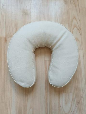 Klein wit kussen voor massagetafel- of stoel met klittenband beschikbaar voor biedingen