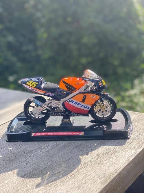 Honda RC211V Rossi 1:10, Hobby en Vrije tijd, Modelauto's | 1:5 tot 1:12, Zo goed als nieuw, Motor, 1:9 t/m 1:12, Ophalen of Verzenden