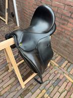 Anatomica dressuurzadel zwart. 17 inch, Dieren en Toebehoren, Paarden en Pony's | Zadels, Ophalen, Dressuur