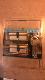 Nieuwe sloten met veel sleutels, Ophalen, Nieuw, Overige materialen, Slot