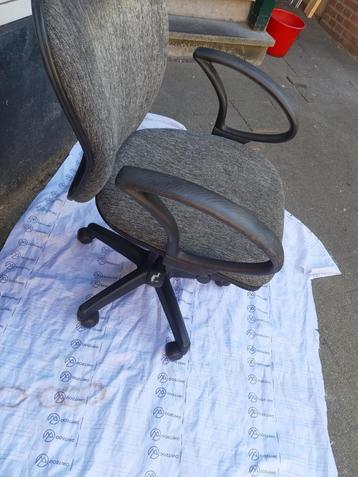 Bureaustoel grijs, in hoogte verstelbaar, beschikbaar voor biedingen