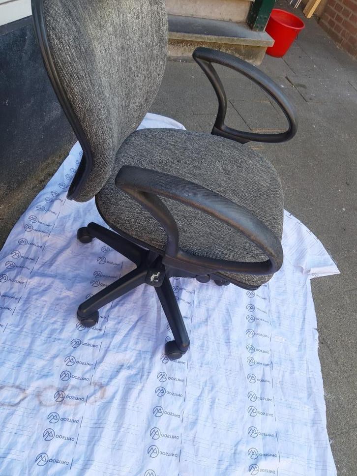 Bureaustoel grijs, in hoogte verstelbaar,, Huis en Inrichting, Bureaustoelen, Zo goed als nieuw, Bureaustoel, Grijs, Ergonomisch