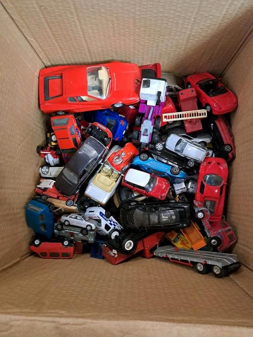 Ongeveer 120 verschillende oude modelauto's miniatuur auto's, Hobby en Vrije tijd, Modelauto's | Overige schalen, Gebruikt, Ophalen of Verzenden