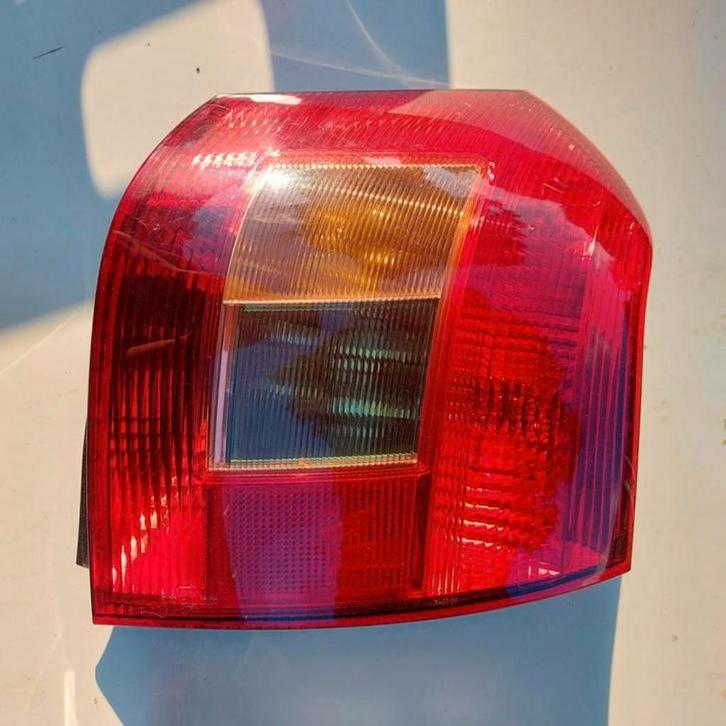 Achterlicht rechts compl. Toyora Corolla E12 2003 Hatchback, Auto-onderdelen, Verlichting, Toyota, Gebruikt, Ophalen of Verzenden