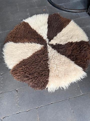Mooie Schapenvacht Rond beschikbaar voor biedingen
