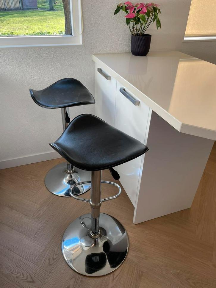 2 leuke barkrukken, in hoogte verstelbaar, Huis en Inrichting, Barkrukken, Gebruikt, 60 tot 90 cm, 2 krukken, In hoogte verstelbaar