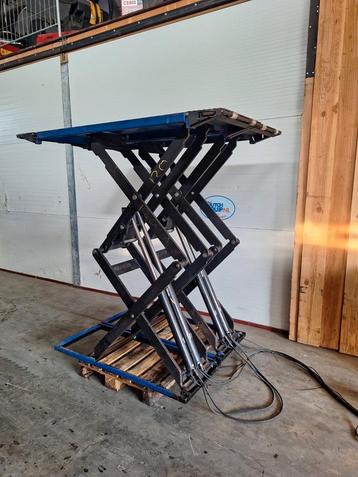 Hefbrug schaar OMA stratos 3200 kg Schaarhefbrug beschikbaar voor biedingen