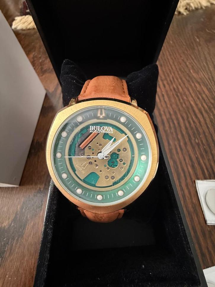 Bulova Accutron II staal /goud/groen band Bruin en kistje, Sieraden, Tassen en Uiterlijk, Horloges | Heren, Zo goed als nieuw