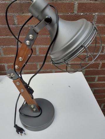 Industriële Tafellamp - Stoer Design beschikbaar voor biedingen
