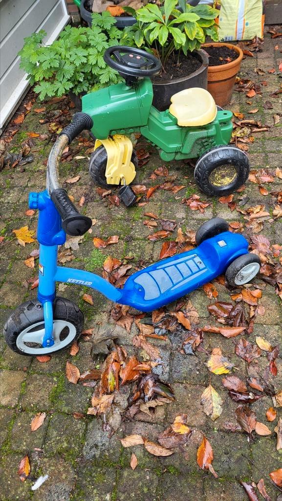 Kettler step en merkloze plastic tractor gratis, Kinderen en Baby's, Speelgoed | Buiten | Voertuigen en Loopfietsen, Gebruikt
