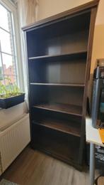 IKEA boekenkast – massief hout – donker bruin/zwart klassiek, Huis en Inrichting, Kasten | Boekenkasten, Ophalen, Met plank(en)