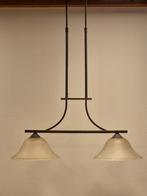 hanglamp eettafel met twee kappen van melkglas + extra glas, Huis en Inrichting, Lampen | Hanglampen, Ophalen, Gebruikt, Bronskleurig