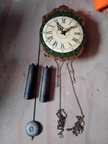 vintage antieke klok wandklok met gewichten en slinger beschikbaar voor biedingen
