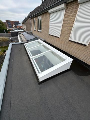 Houten dakraam lichtstraat beschikbaar voor biedingen
