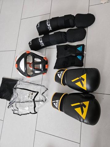 Kickboks set  beschikbaar voor biedingen