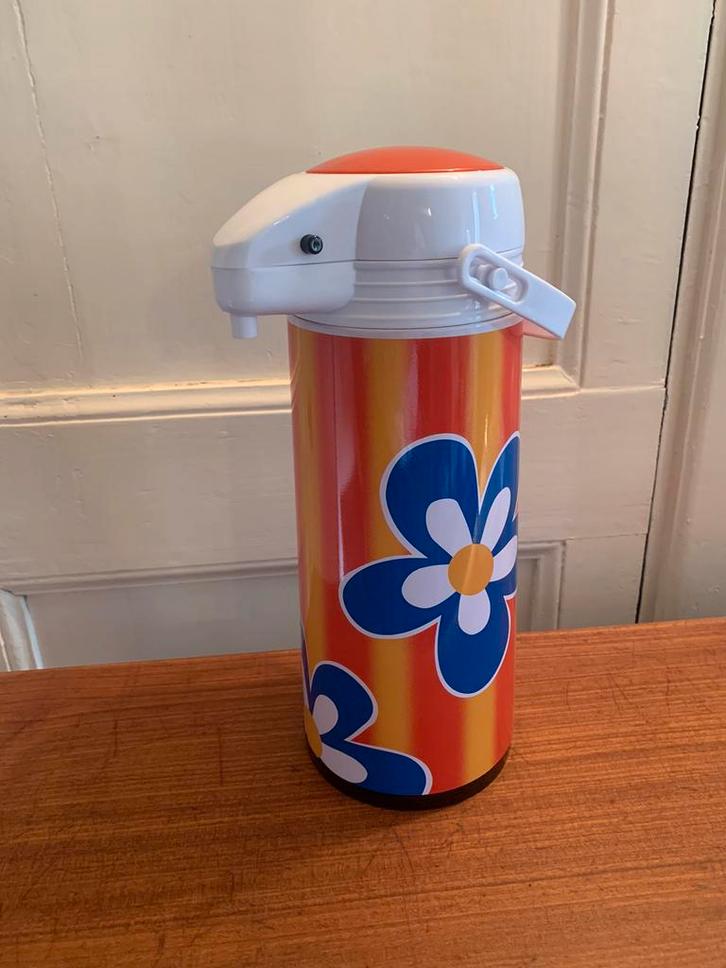 Vintage thermoskan met bloemen oranje jaren 70, Huis en Inrichting, Keuken | Servies, Zo goed als nieuw, Ophalen of Verzenden