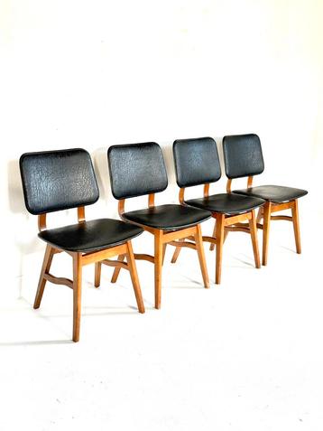 Vintage eetkamerstoelen beschikbaar voor biedingen