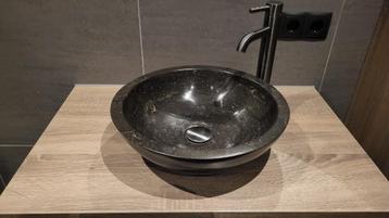Opzetwastafel rond natuursteen beschikbaar voor biedingen