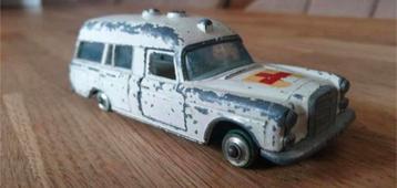 Mercedes Benz "Binz" Ambulance van Lesney Matchbox King Size beschikbaar voor biedingen