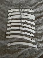 9 houten kledinghangers wit, Kinderen en Baby's, Overige Kinderen en Baby's, Ophalen of Verzenden, Zo goed als nieuw