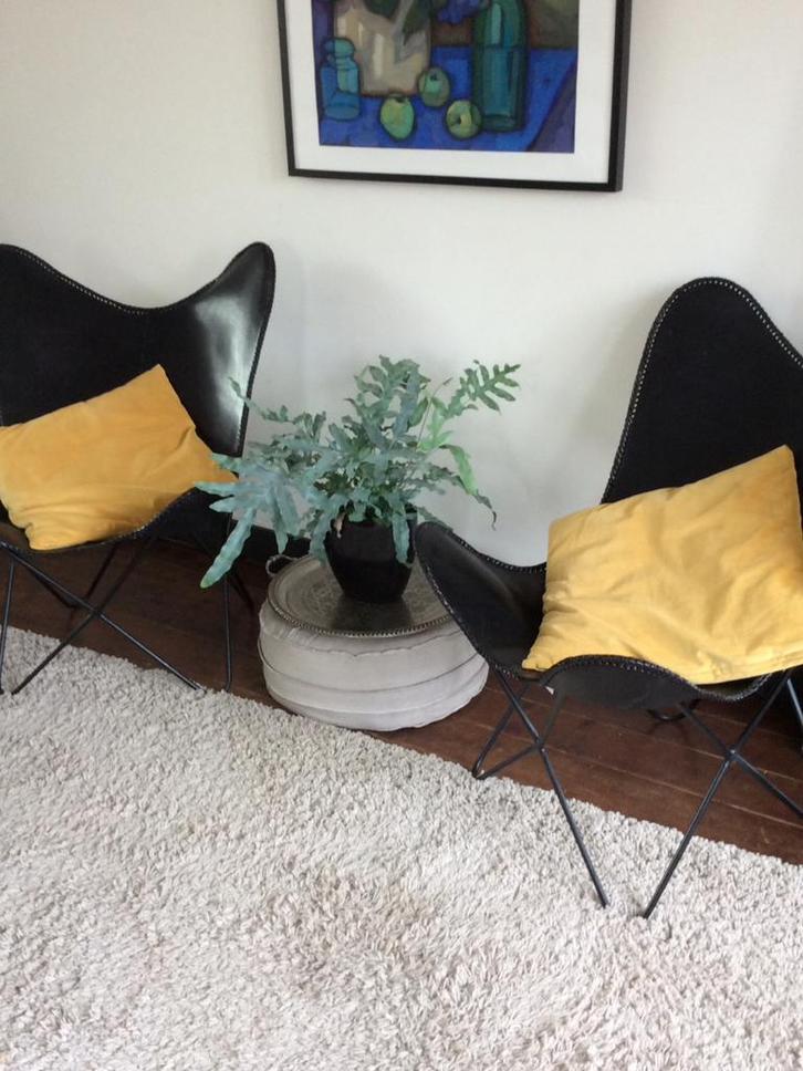 2  mooie zwart leren Vlinderstoelen. z.g.a.n., Huis en Inrichting, Fauteuils, Zo goed als nieuw, Leer, 75 tot 100 cm, Ophalen