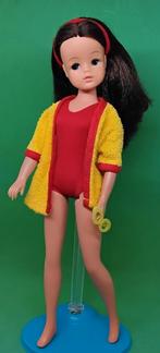 Vintage Barbie Sindy/Fleur Badpak Rood Badjasje Geel/Rood, Verzenden, Gebruikt, Kleertjes