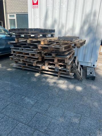 Pallets gratis af te halen beschikbaar voor biedingen