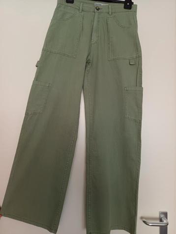 Leuke hoge taille cargobroek van Bershka maat 40